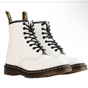 Dr. Martens Women’s 11821 White Leather Boots Size 7